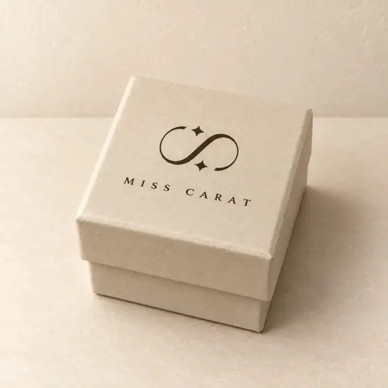 Kremowe pudełko z wieczkiem P49 z logo Miss Carat